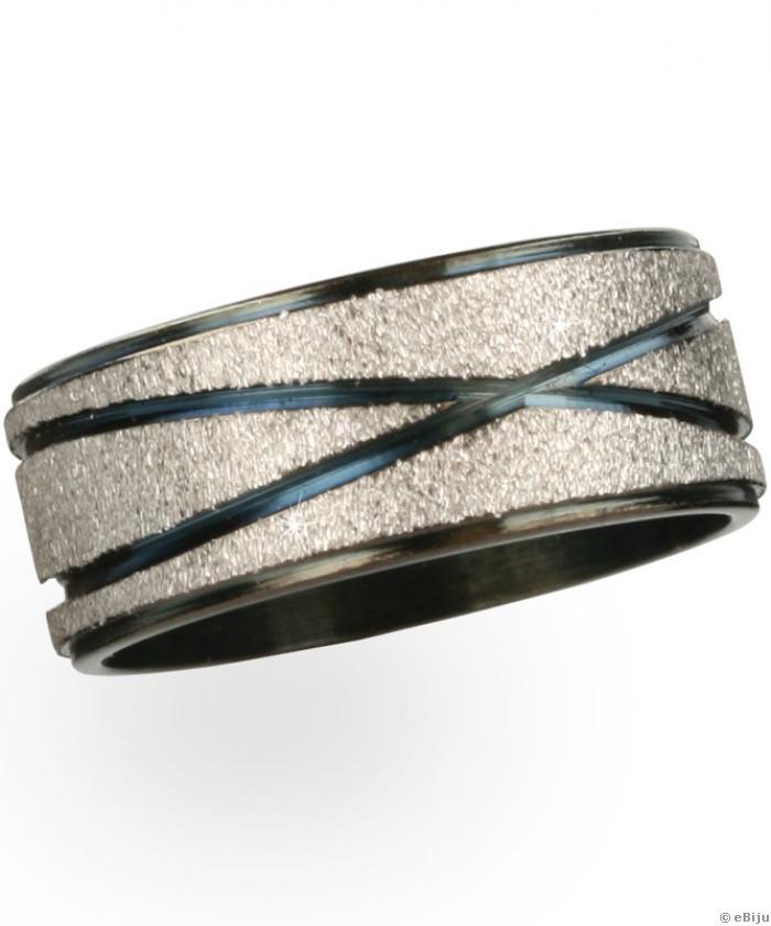 Fekete-ezüstszínű, X alakban vésett gyűrű (méret: 17 mm)