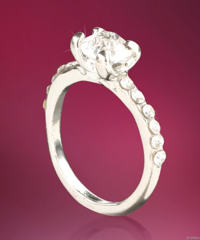 Jeggyűrű típusű gyűrű fehér strasszokkal (17 mm)