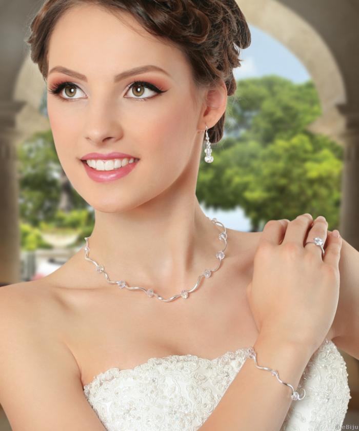 Kristály menyasszonyi nyakék ezüstszínű elemekkel