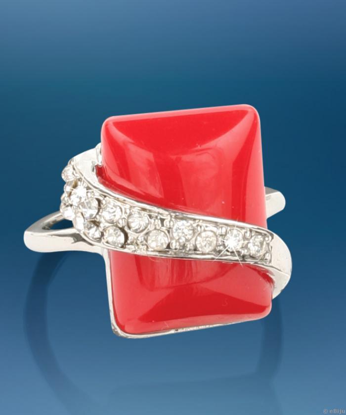 Piros, négyszög alakú gyűrű fehér strasszokkal (17 mm)