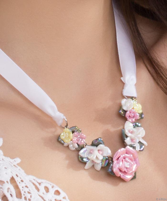 Porcelán virágos menyasszonyi nyakék