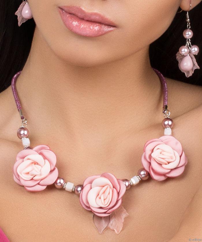 Világosrózsaszín textil rózsás nyakék